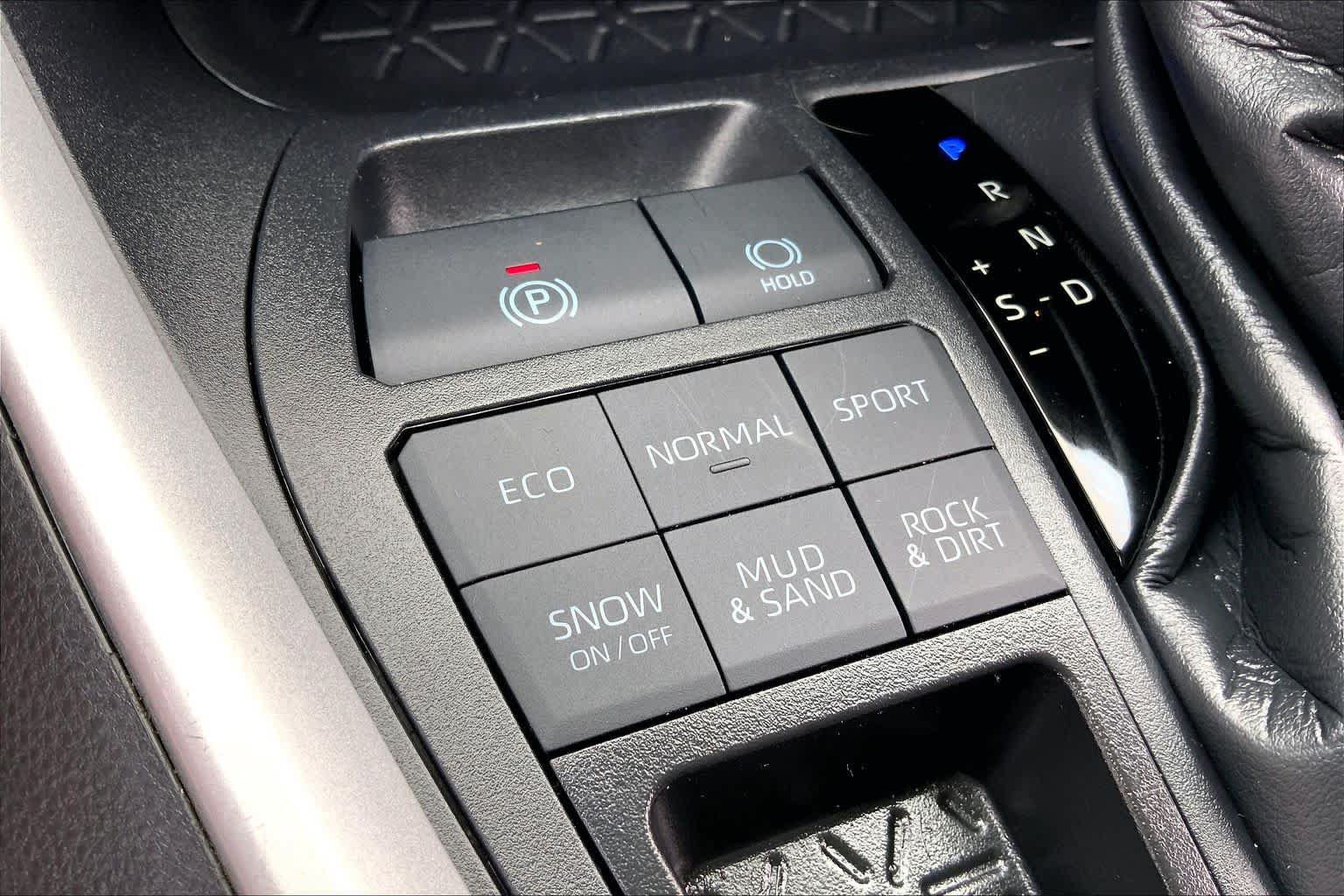Used 2025 Toyota RAV4 XLE AWD/4WD image 33