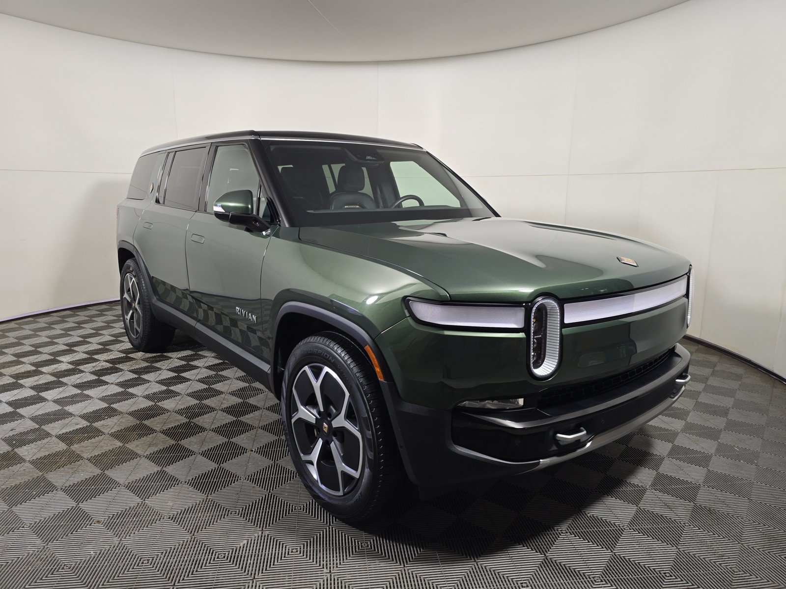 Used 2024 Rivian R1S Adventure AWD/4WD image 7