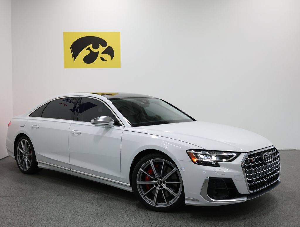 Used 2023 Audi S8 w/ S8 Comfort Plus Package AWD/4WD image 2