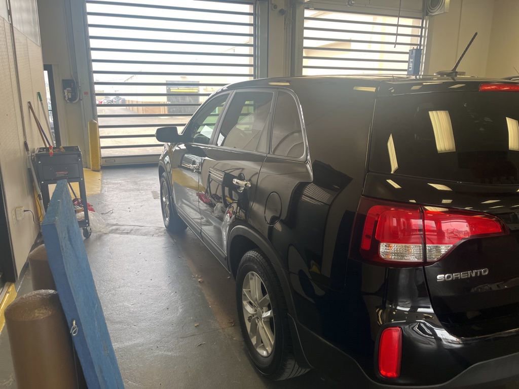 Used 2015 Kia Sorento LX image 4