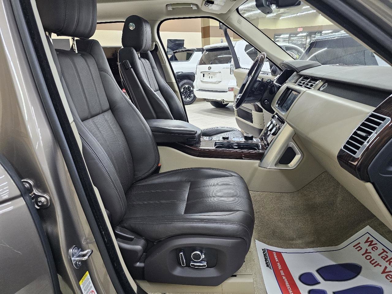 Used 2016 Land Rover Range Rover HSE image 21