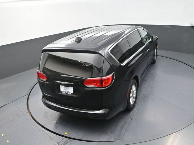 Used 2023 Chrysler Voyager LX image 17