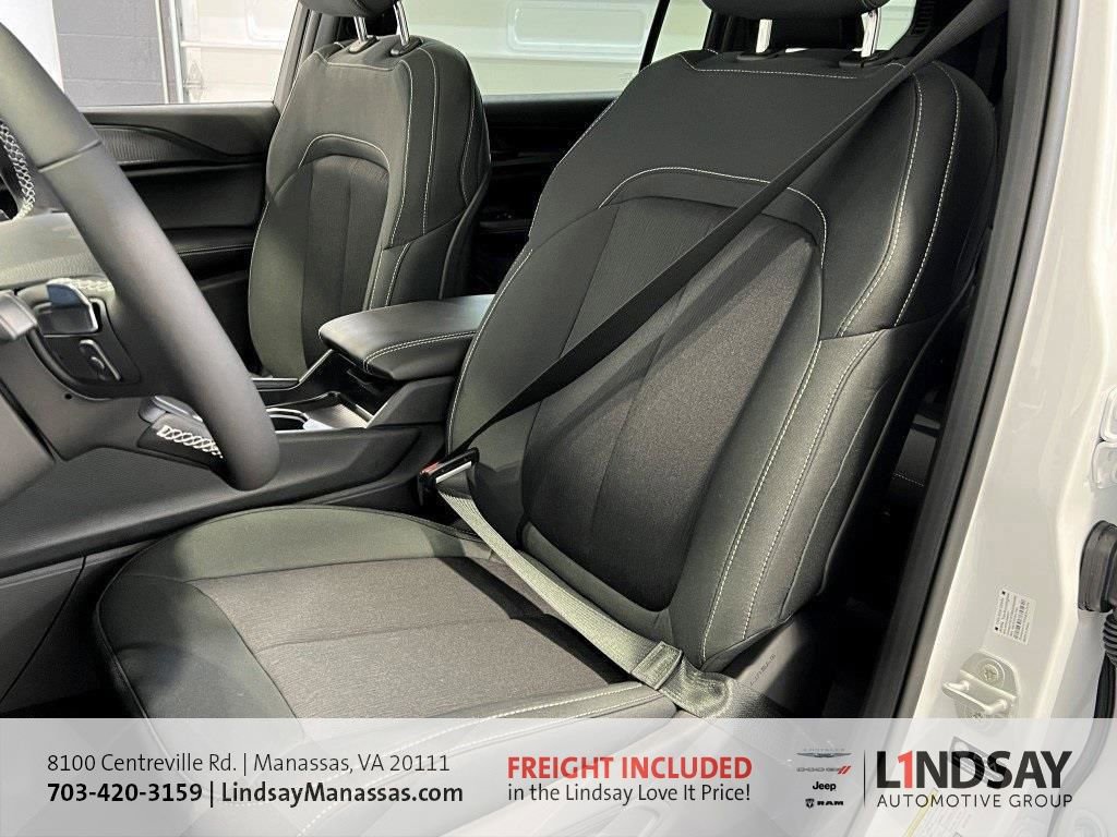 New 2025 Jeep Grand Cherokee L Laredo w/ Luxury Tech Group I image 20