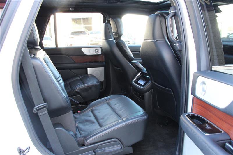 Used 2022 Lincoln Navigator Reserve image 18