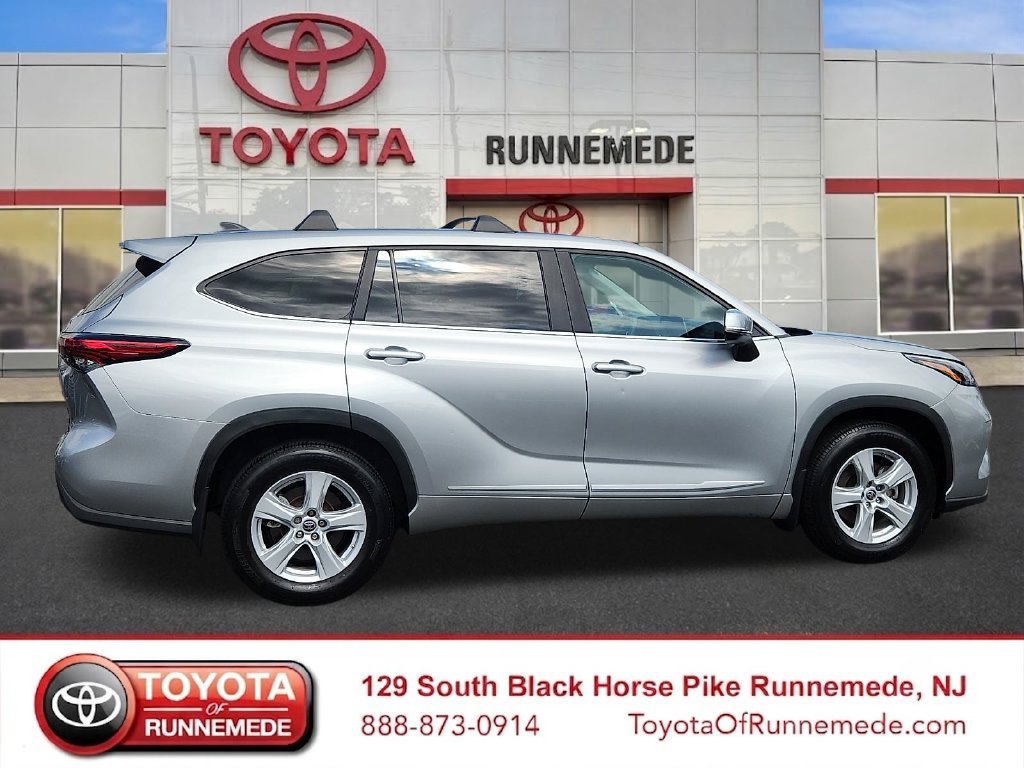 Used 2023 Toyota Highlander L FWD image 6
