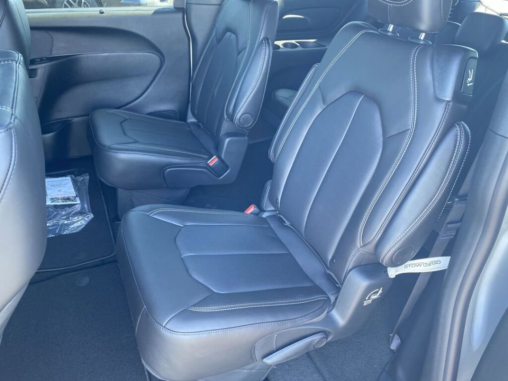 New 2026 Chrysler Pacifica Select image 23