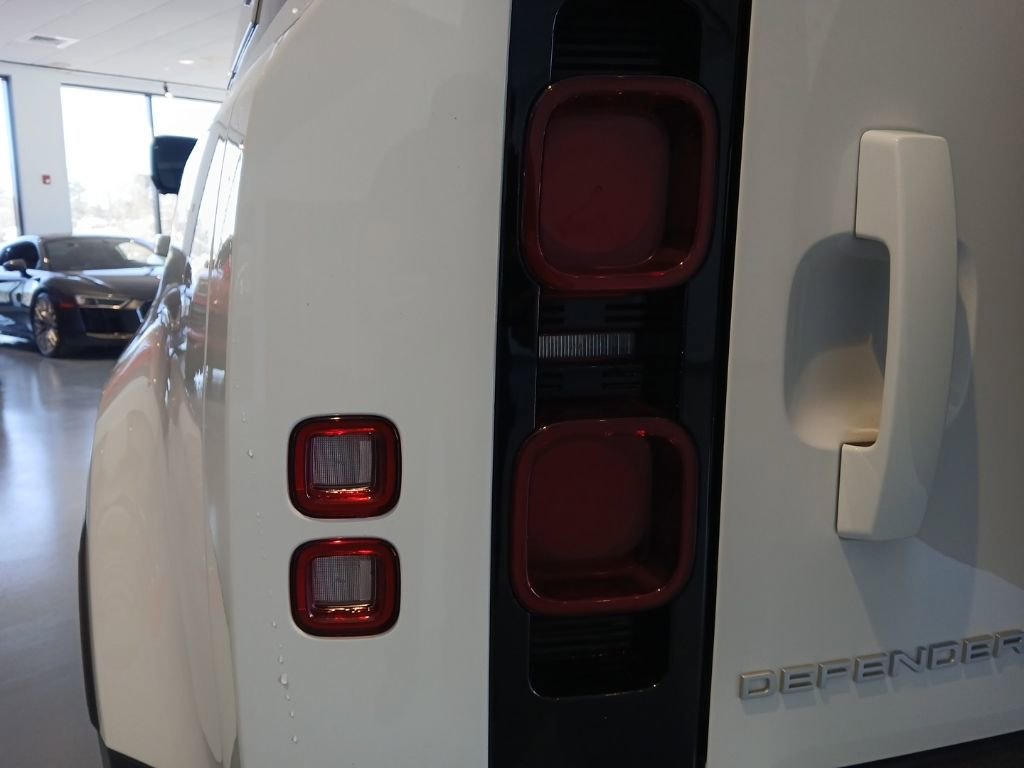 Used 2024 Land Rover Defender 110 S image 11