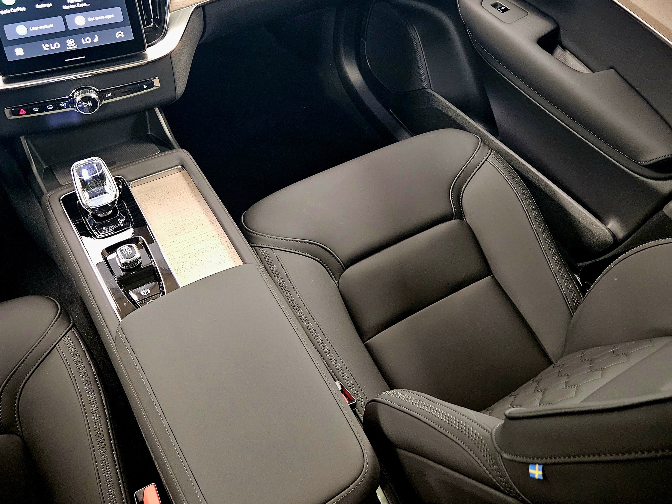 New 2026 Volvo XC90 B6 Plus w/ Protection Package Premier image 16