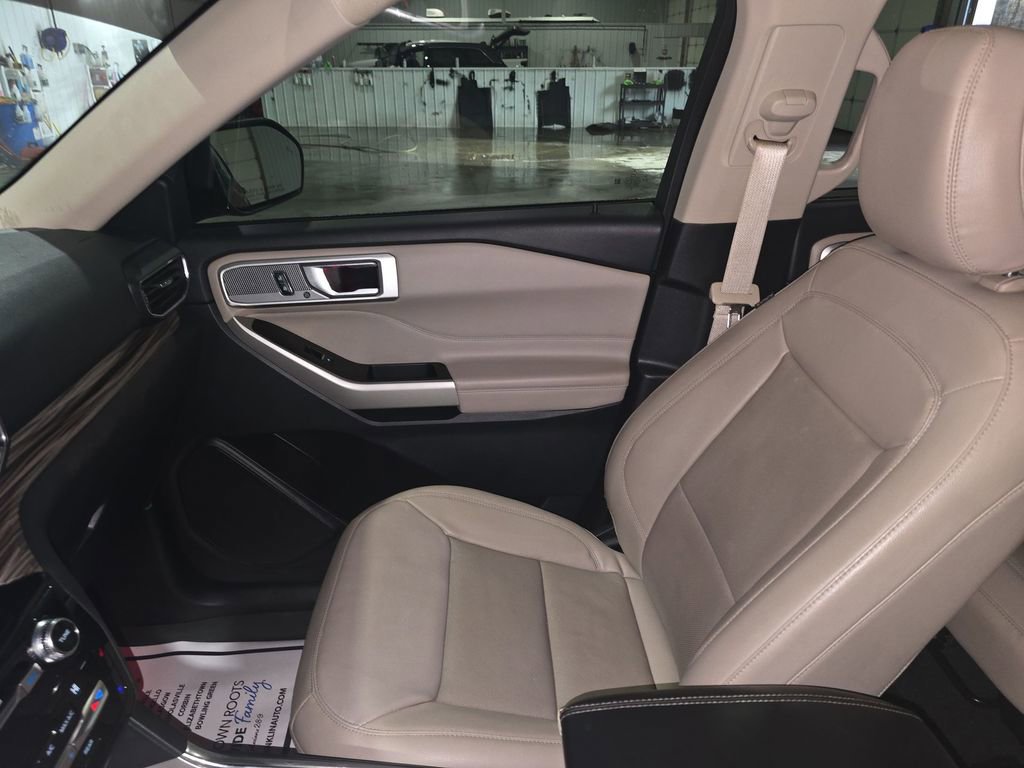 Used 2021 Ford Explorer Limited w/ Equipment Group 301A image 11