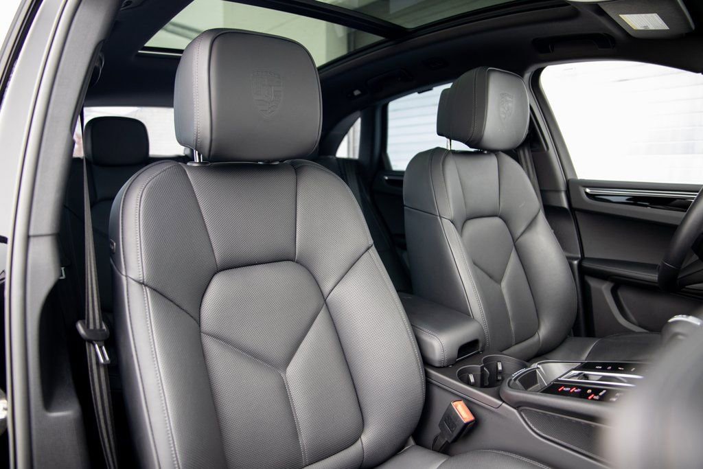 Certified 2025 Porsche Macan image 28