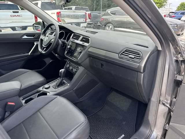 Used 2020 Volkswagen Tiguan SE w/ Panoramic Sunroof Package AWD/4WD image 29