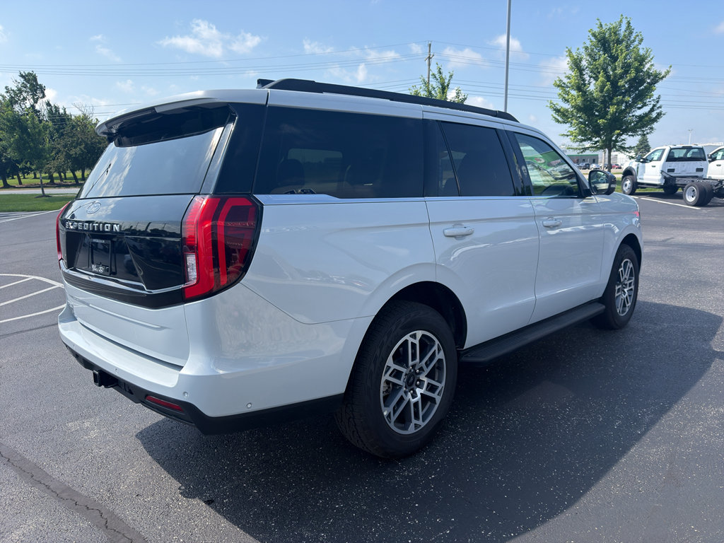 Used 2025 Ford Expedition Active AWD/4WD image 6