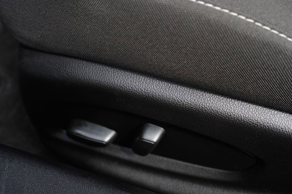 Used 2024 Chevrolet Camaro LT RWD image 7