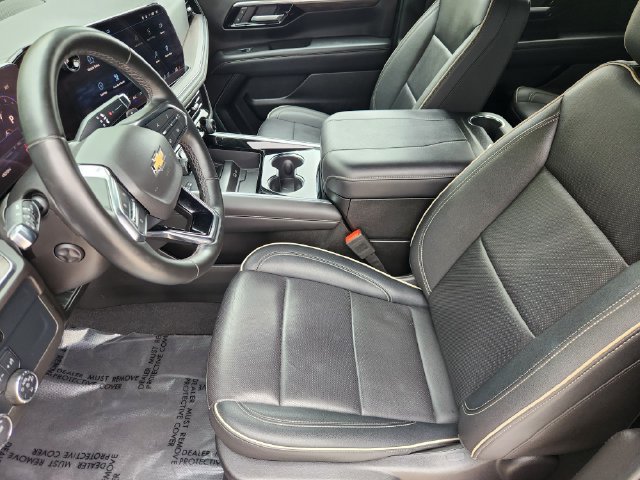 Used 2025 Chevrolet Suburban Premier AWD/4WD image 14
