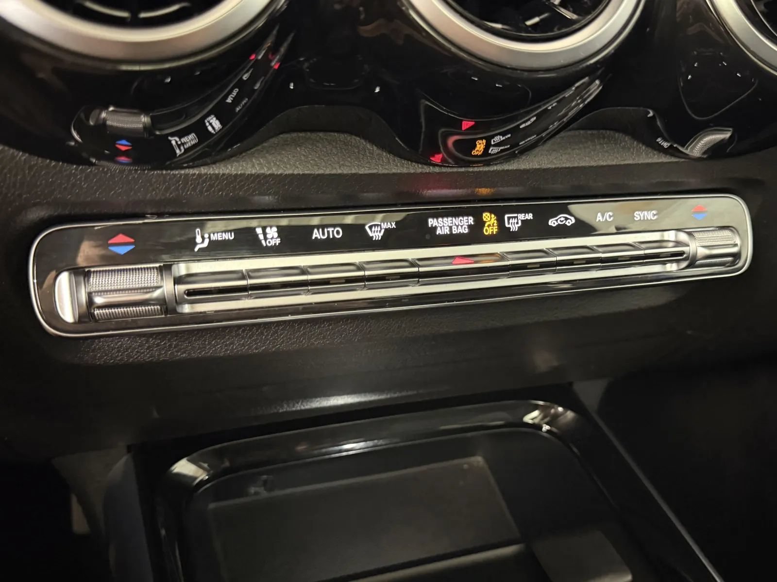 Used 2021 Mercedes-Benz GLB 250 4MATIC image 25