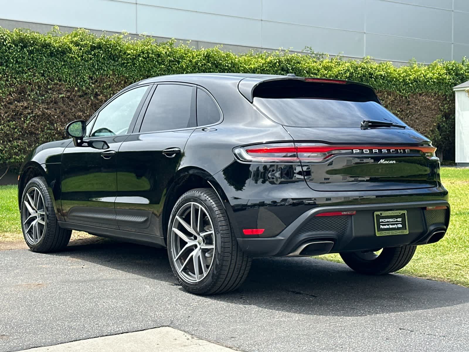 Used 2026 Porsche Macan AWD/4WD image 3