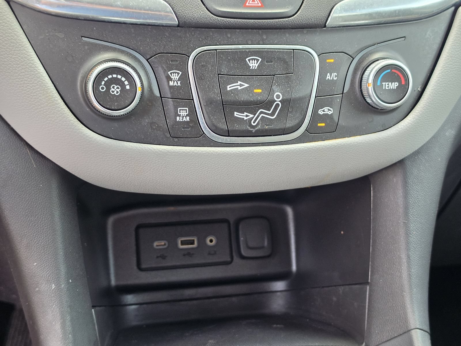 Used 2020 Chevrolet Equinox LS w/ LS Convenience Package FWD image 20