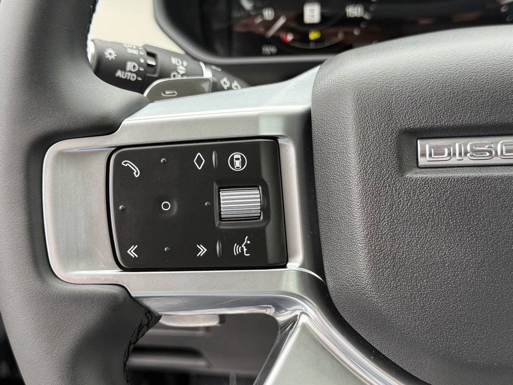New 2025 Land Rover Discovery S image 16