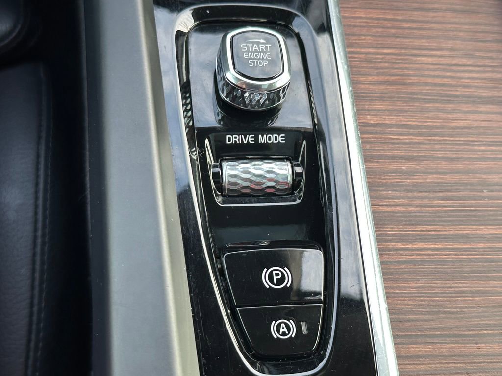Used 2019 Volvo XC60 T8 Inscription w/ Advanced Package AWD/4WD image 29