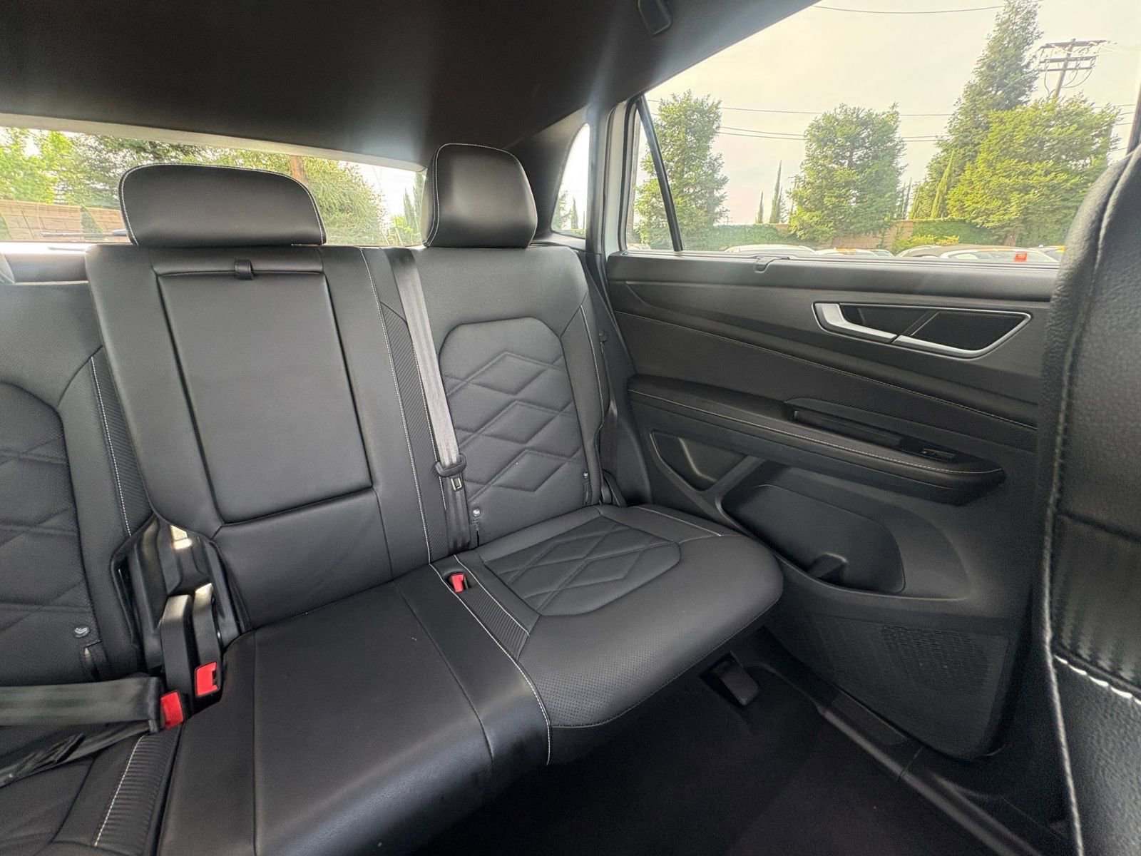 Used 2025 Volkswagen Atlas Cross Sport SE image 40