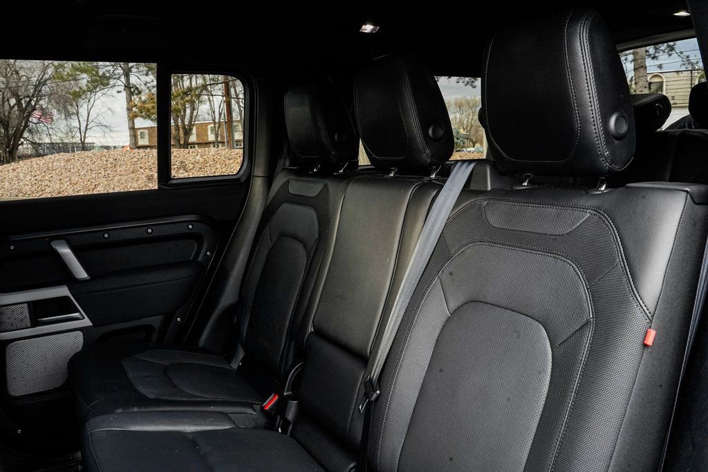 Used 2023 Land Rover Defender 130 X-Dynamic SE image 17