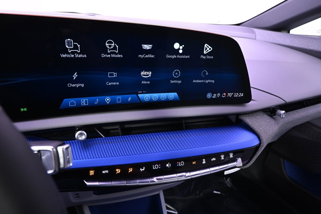 New 2025 Cadillac Optiq Luxury 1 w/ LPO, Floor Liner Package image 26