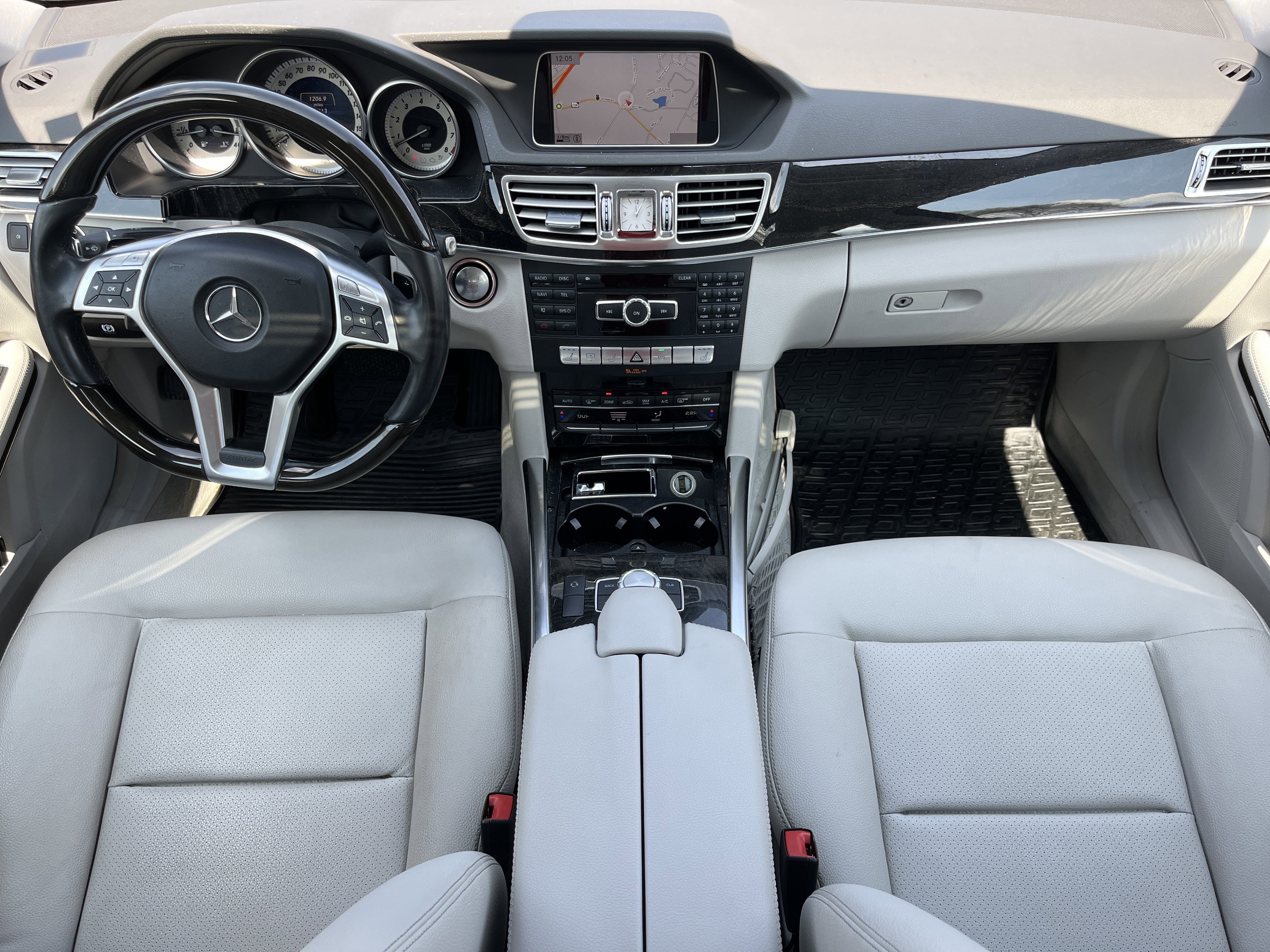 Used 2014 Mercedes-Benz E 350 Sedan image 3