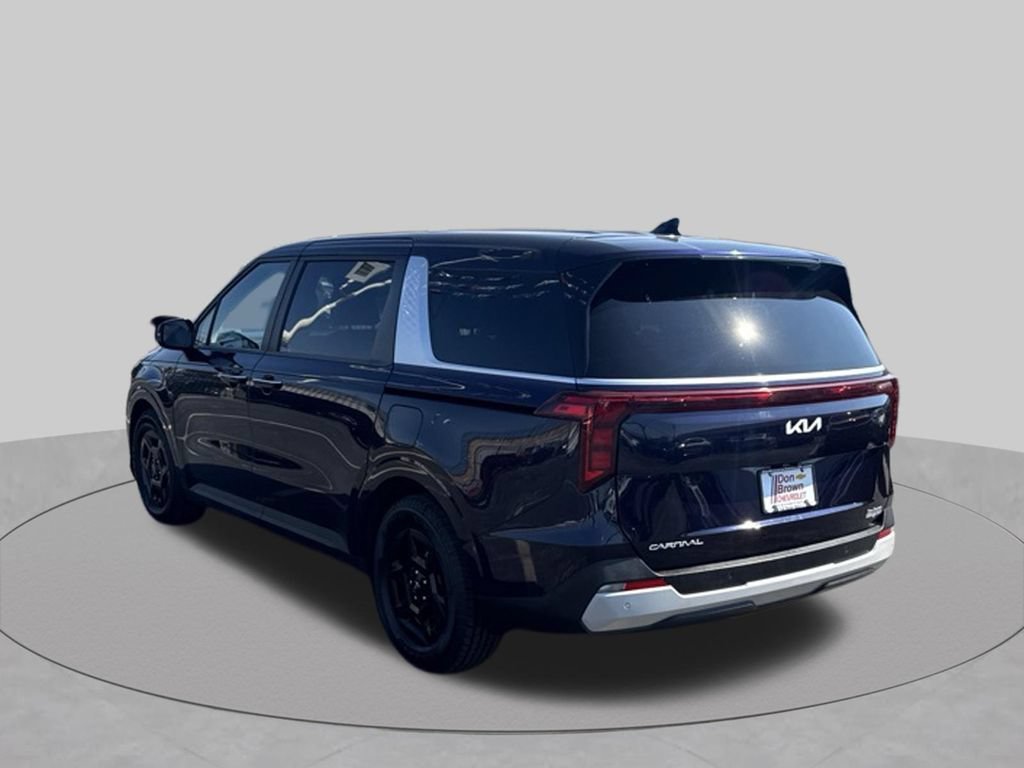 Used 2025 Kia Carnival FWD image 9