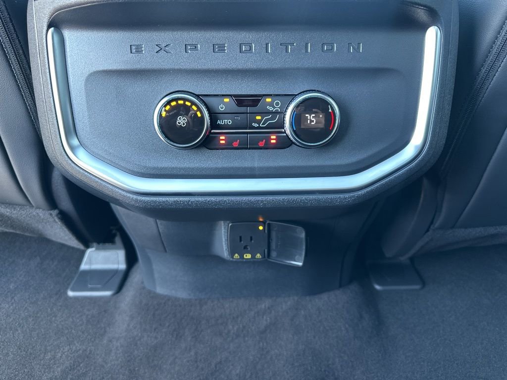 New 2026 Ford Expedition Max Platinum w/ Stealth Performance Package image 33