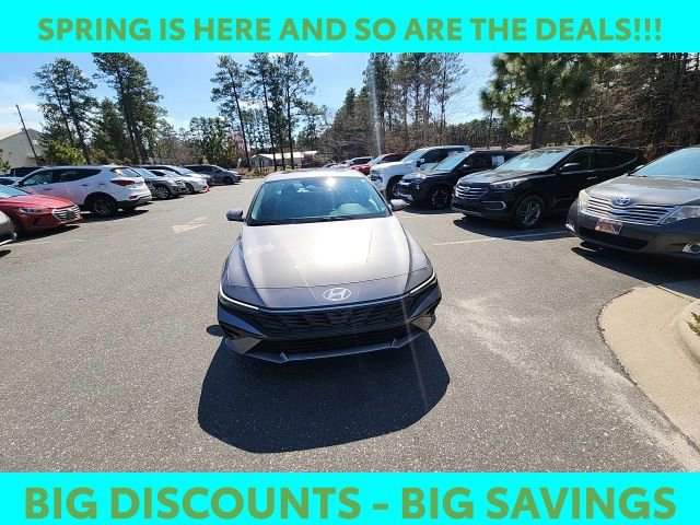 Used 2024 Hyundai Elantra Limited image 4