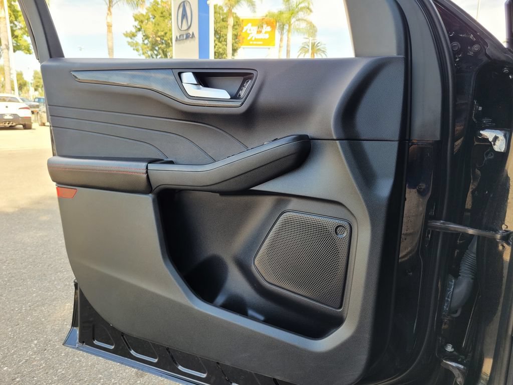 Used 2025 Ford Escape ST-Line FWD image 31