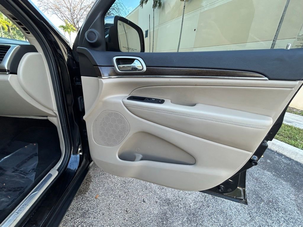 Used 2017 Jeep Grand Cherokee Limited w/ Luxury Group II image 28