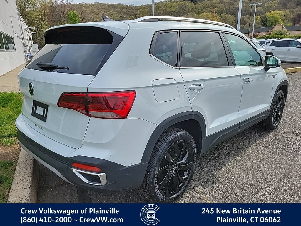 Certified 2022 Volkswagen Taos SE w/ Driver Assistance Package FWD image 3