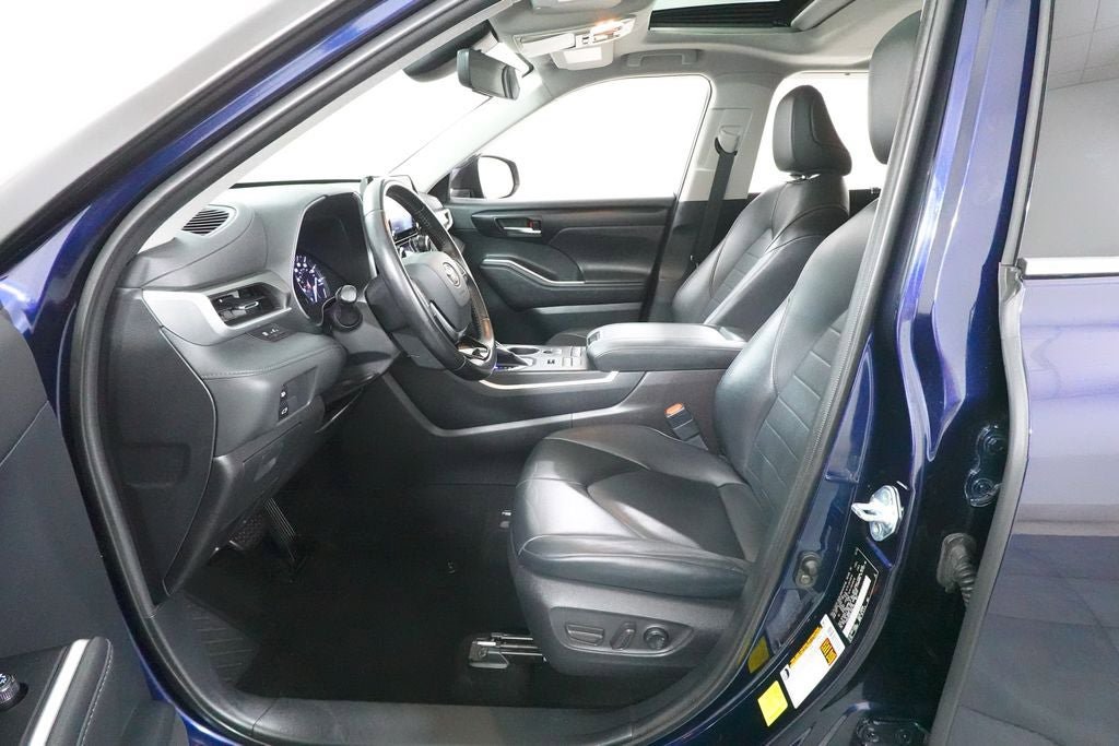 Used 2020 Toyota Highlander XLE AWD/4WD image 22