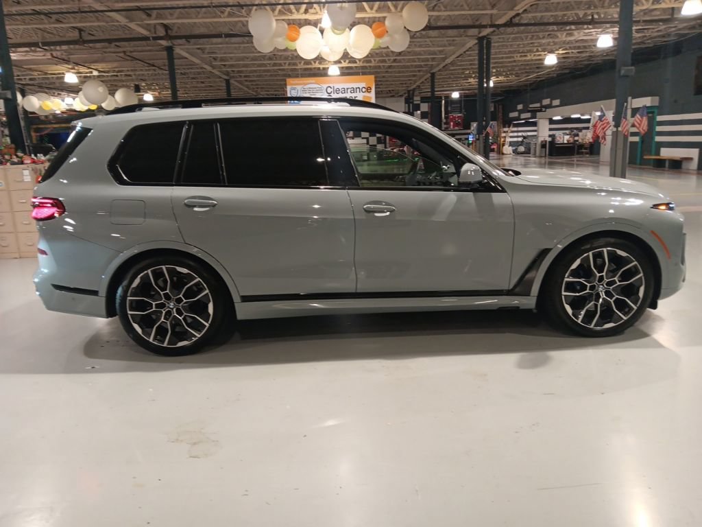Certified 2026 BMW X7 xDrive40i w/ M Sport Package AWD/4WD image 10