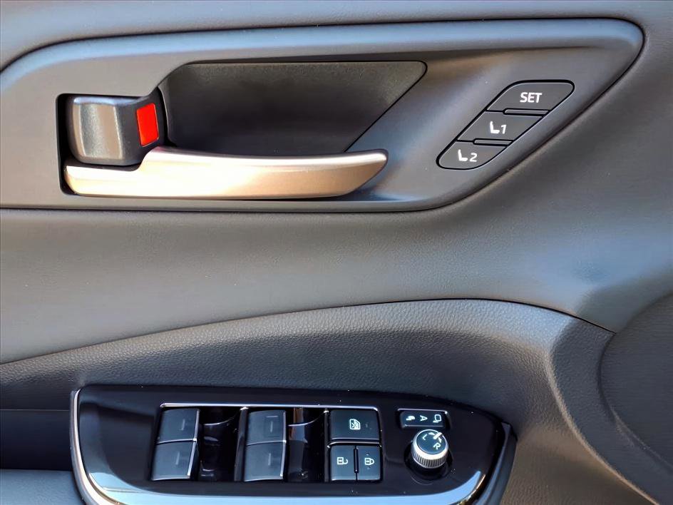 Used 2025 Toyota Crown Signia image 18