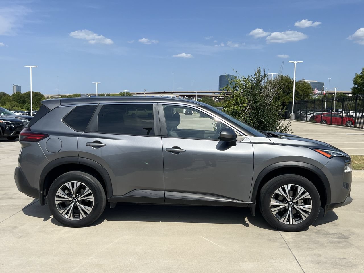 Used 2023 Nissan Rogue SV FWD image 3