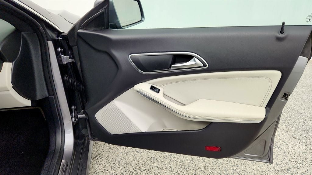 Used 2016 Mercedes-Benz CLA 250 image 24