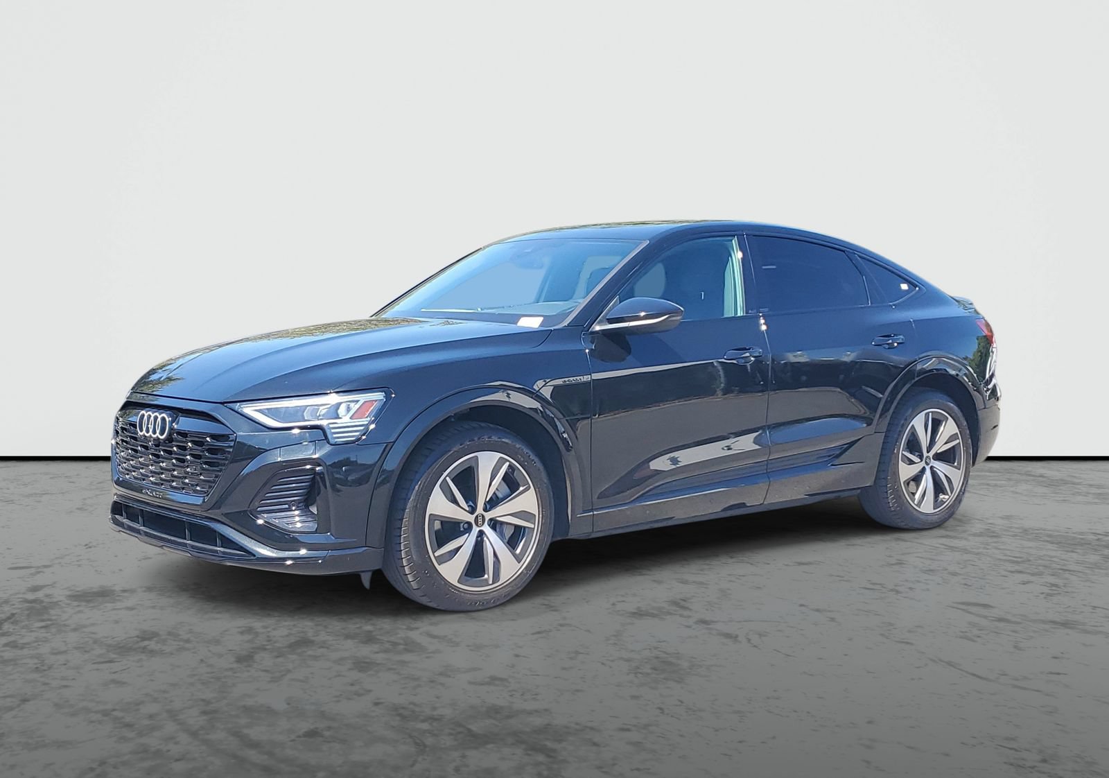 Used 2024 Audi Q8 e-tron Premium AWD/4WD image 2