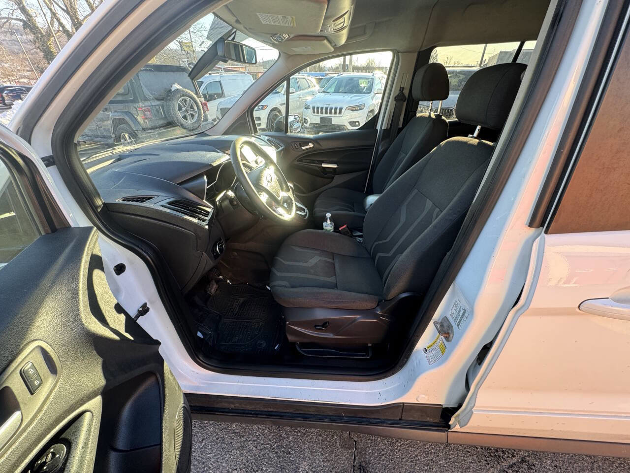Used 2017 Ford Transit Connect XLT FWD image 21