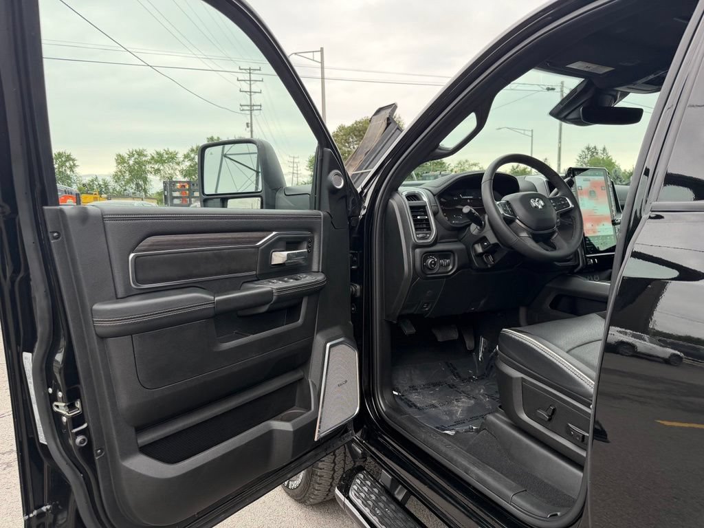 Used 2025 RAM 2500 Laramie AWD/4WD image 31