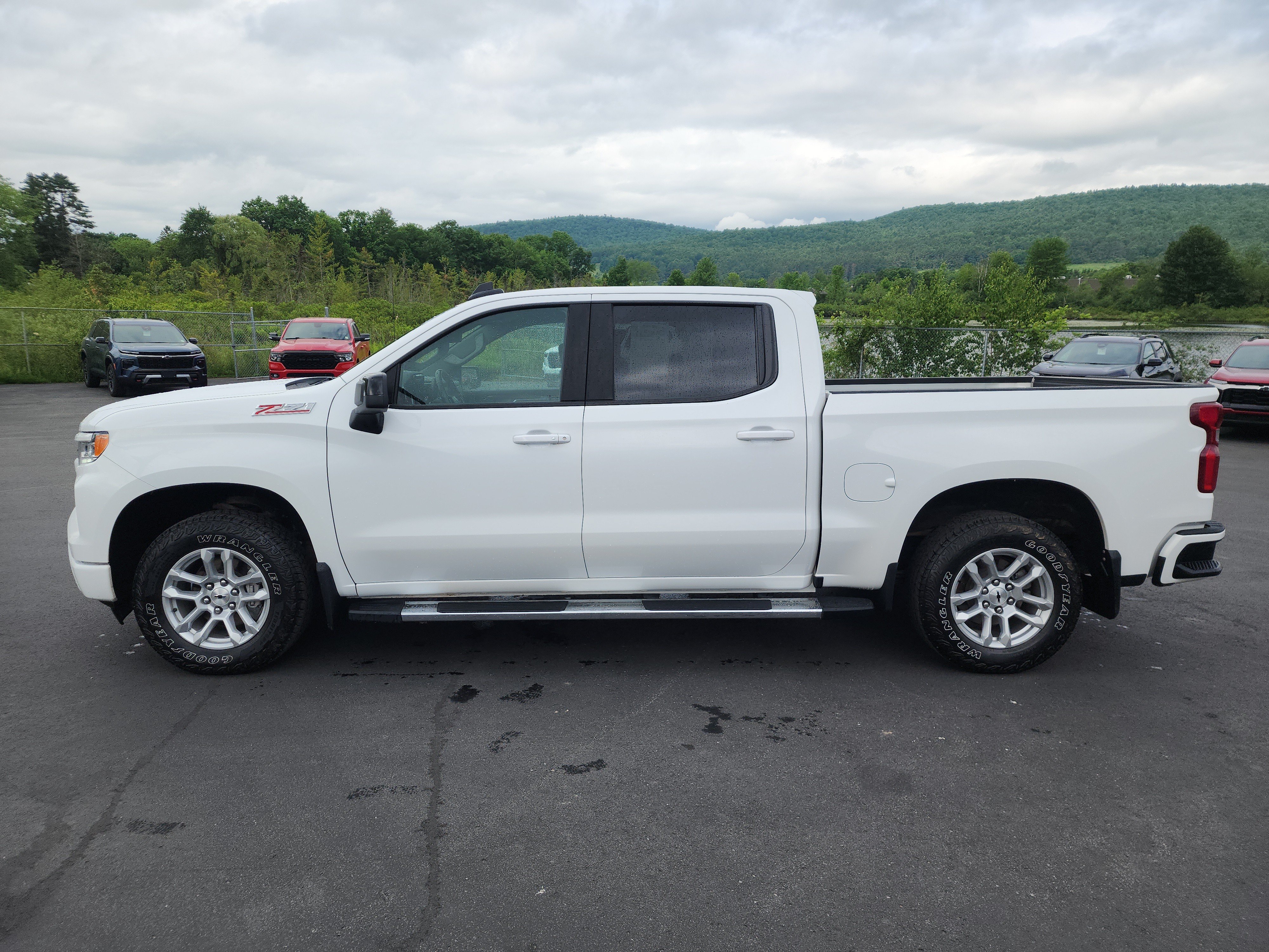 Certified 2024 Chevrolet Silverado 1500 RST w/ Z71 Off-Road Package AWD/4WD image 5