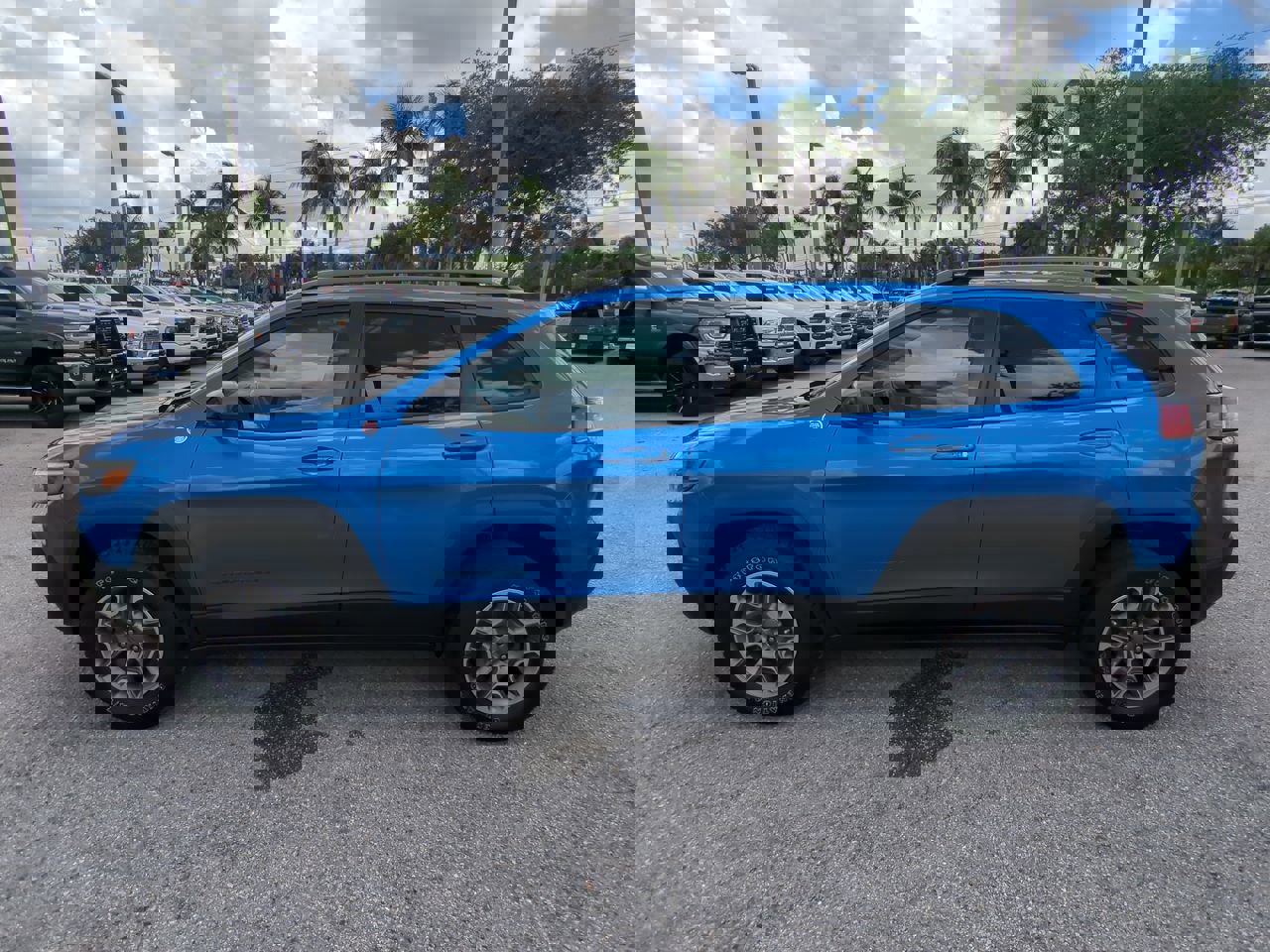 Used 2020 Jeep Cherokee Trailhawk w/ Cold Weather Group image 8