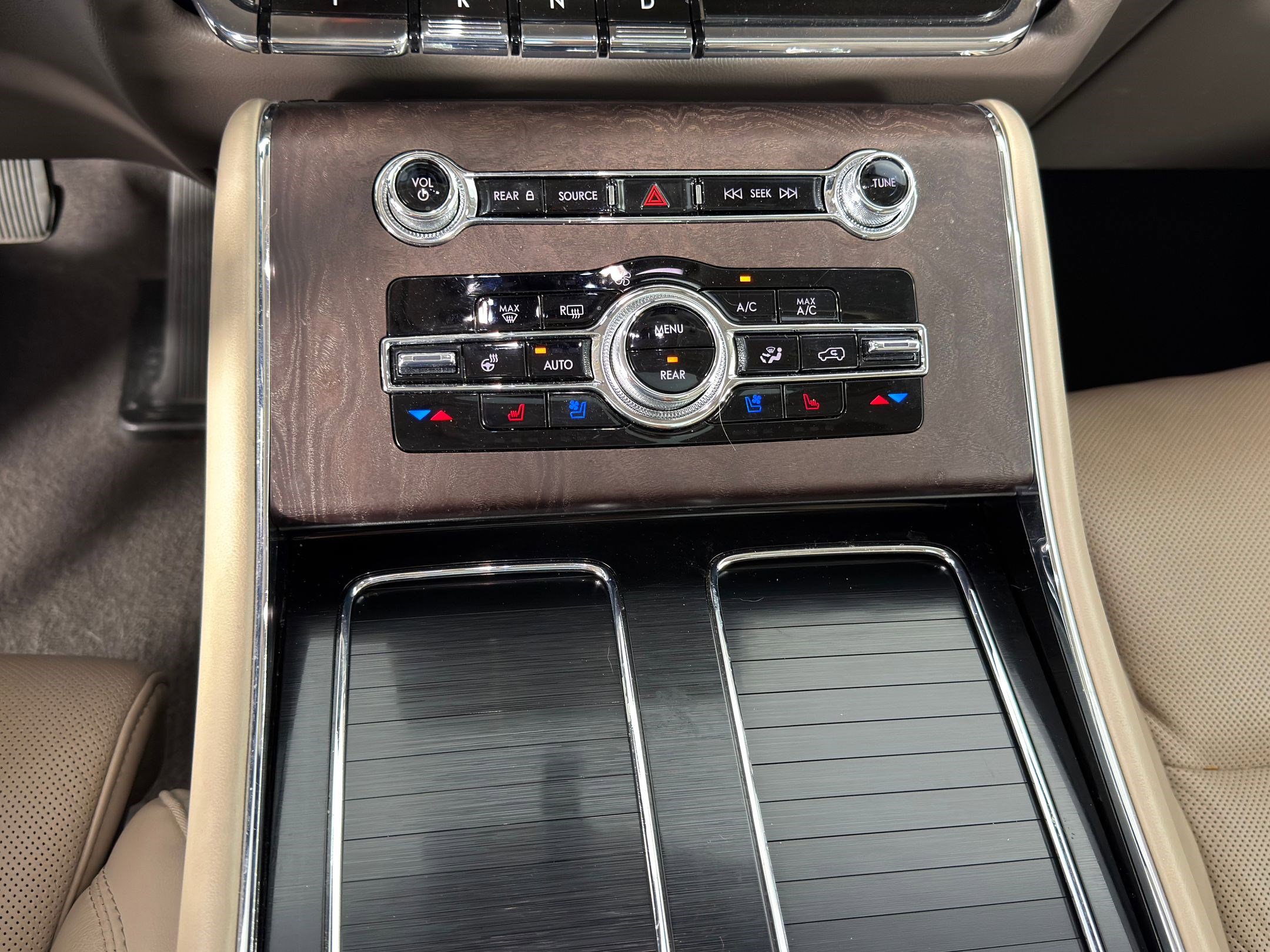 Used 2022 Lincoln Aviator Reserve w/ Equipment Group 201A AWD/4WD image 15