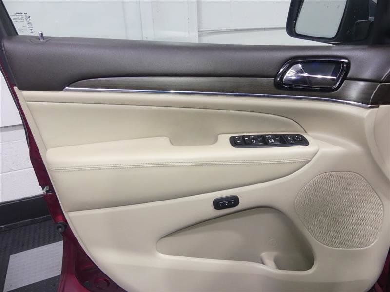 Used 2020 Jeep Grand Cherokee Overland image 18