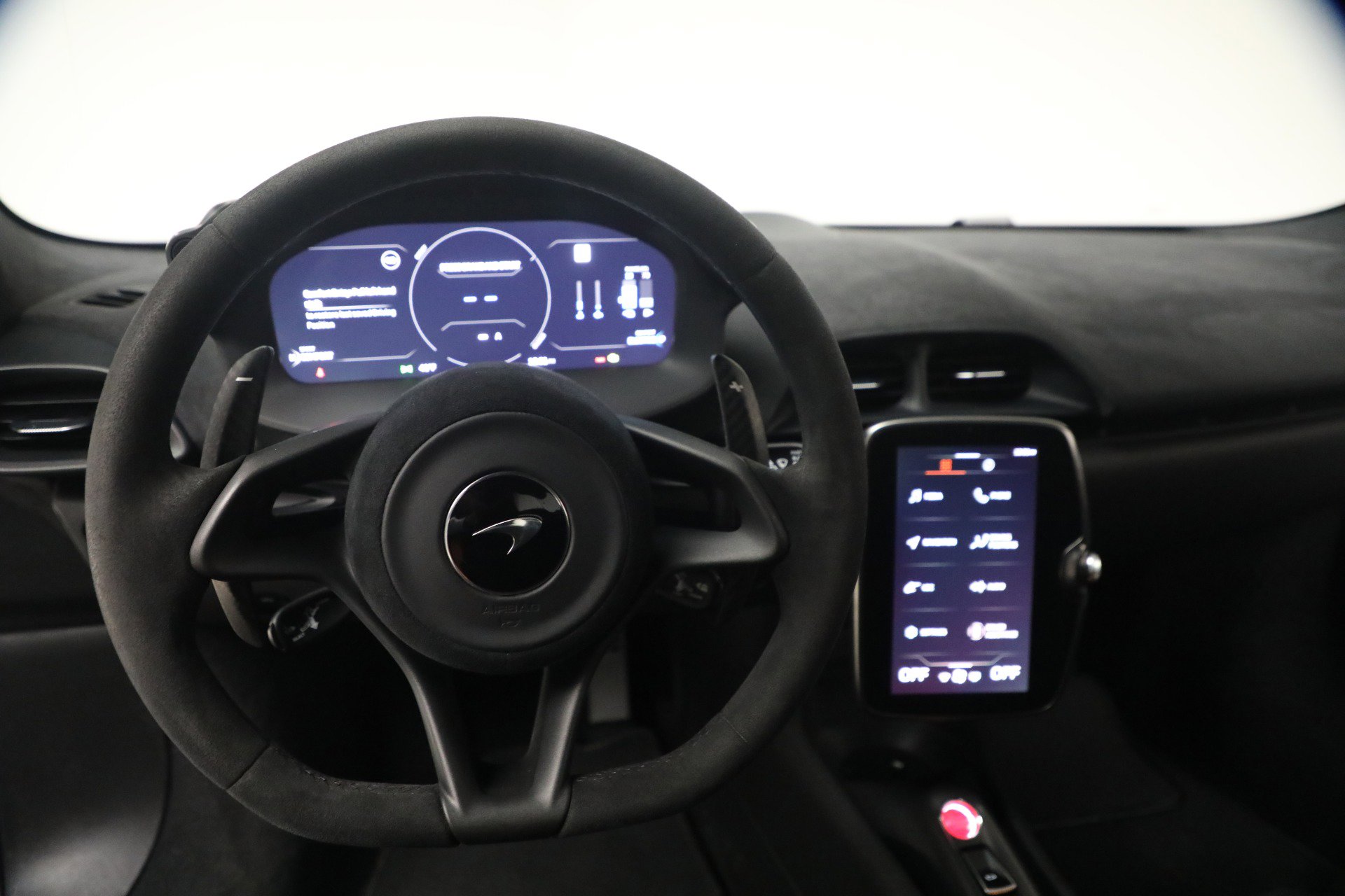 Used 2023 McLaren Artura image 28