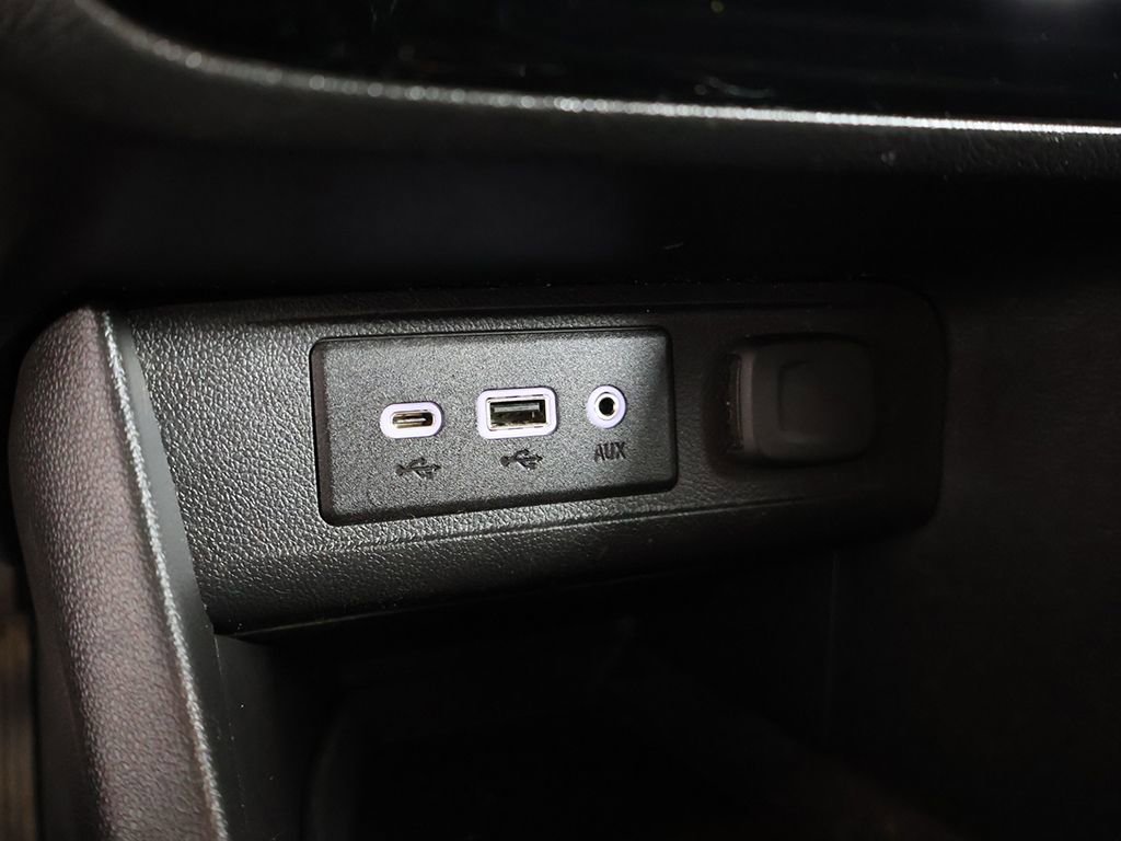 Used 2023 Buick Encore GX Select w/ Safety Package II image 44