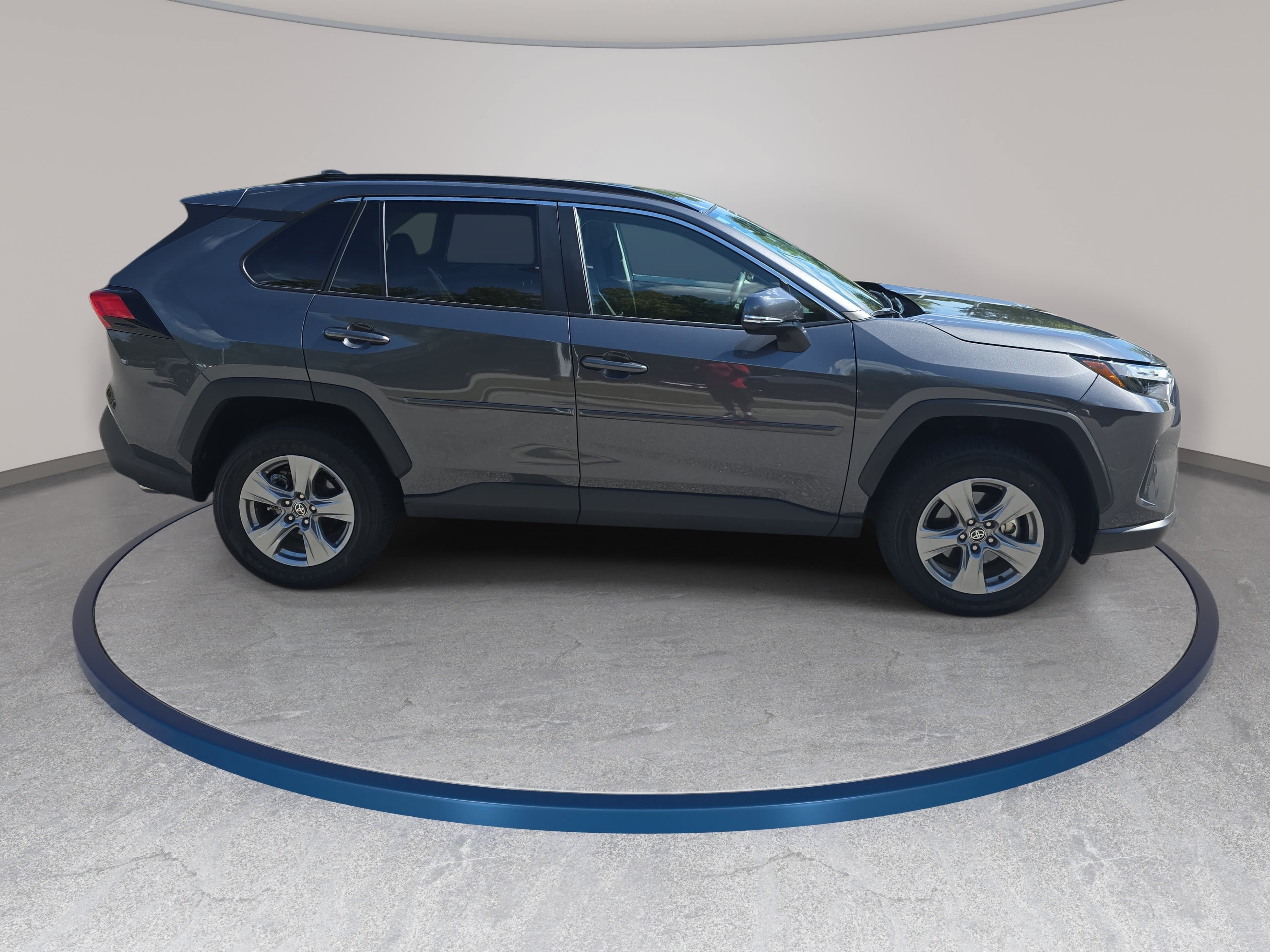 Used 2025 Toyota RAV4 XLE AWD/4WD image 4