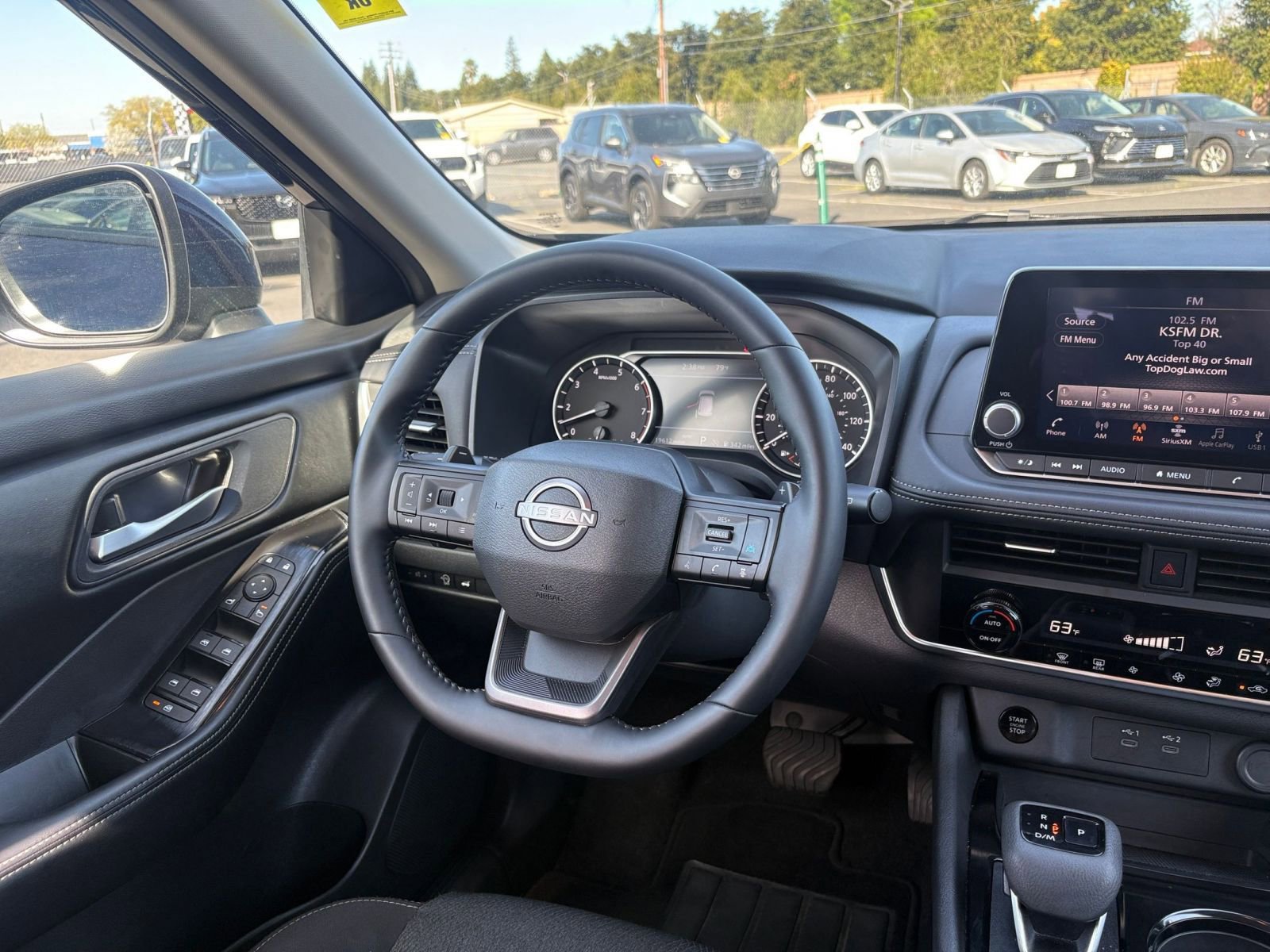 Used 2025 Nissan Rogue SV image 36