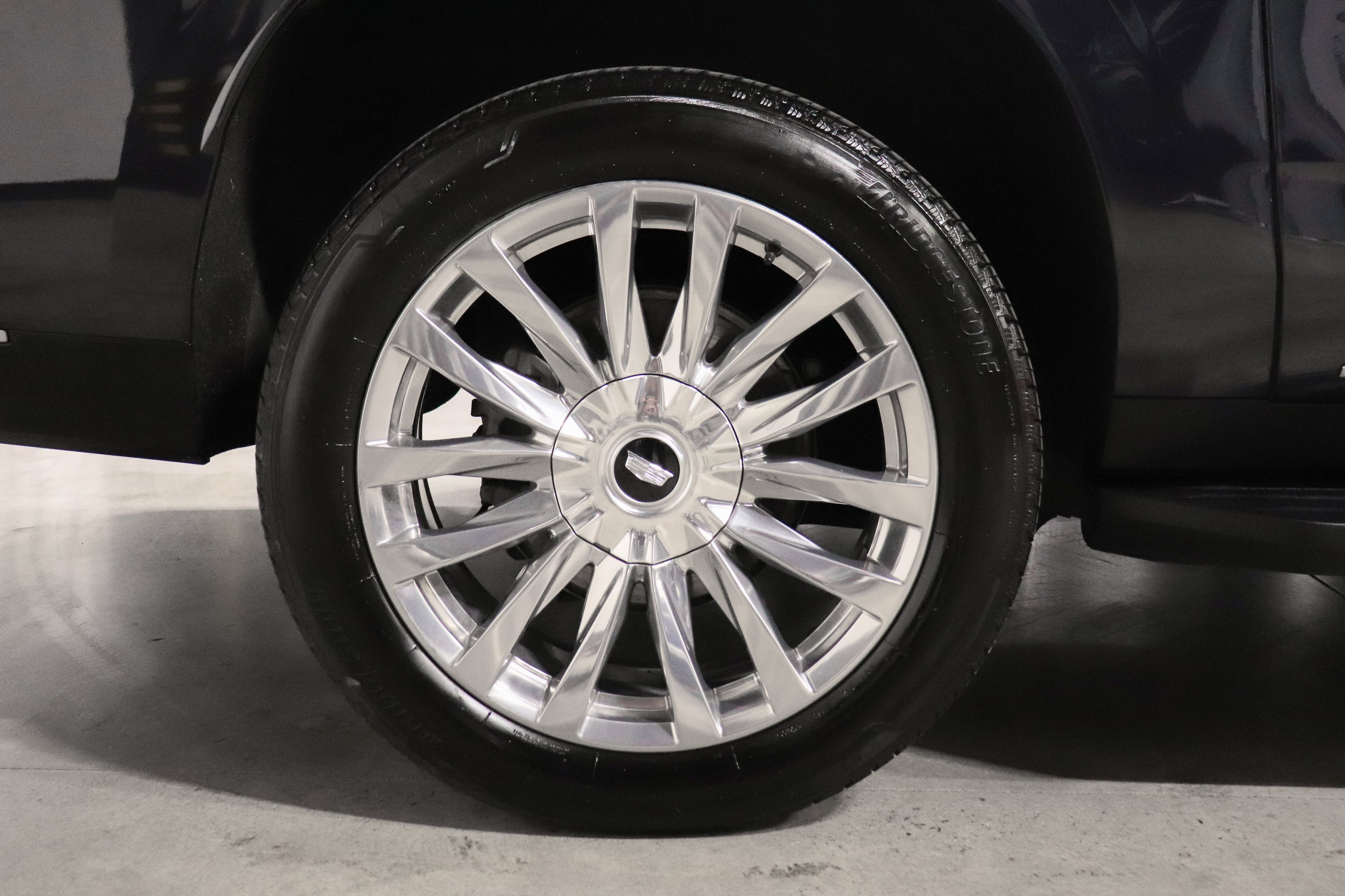 Used 2023 Cadillac Escalade ESV Premium Luxury AWD/4WD image 9